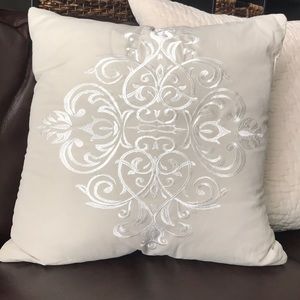 Decorative pillow